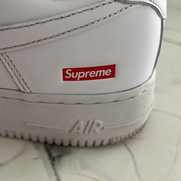 Supreme Nike Air Force 1 sneakers - Picture 3 of 5